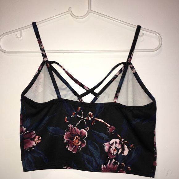 ✨LAST CHANCE ✨ Floral Crop Top | CHARLOTTE RUSSE - Picture 2 of 3